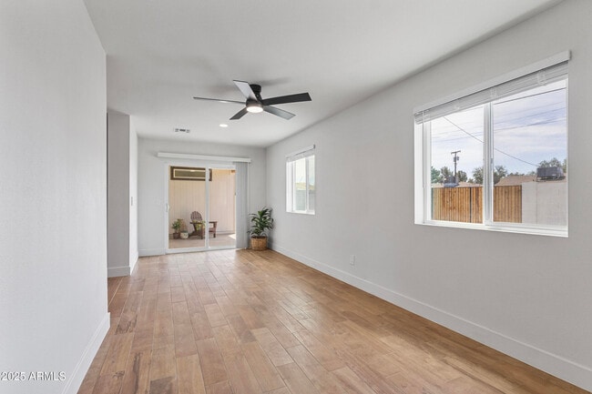 Building Photo - 109 W Kinderman Dr