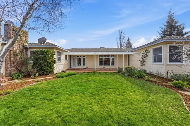 Building Photo - 8 Patricia Pl