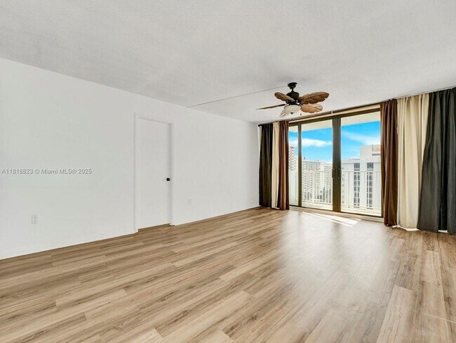 Building Photo - 5838 Collins Ave