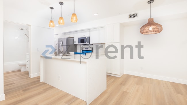 Building Photo - Unit 207