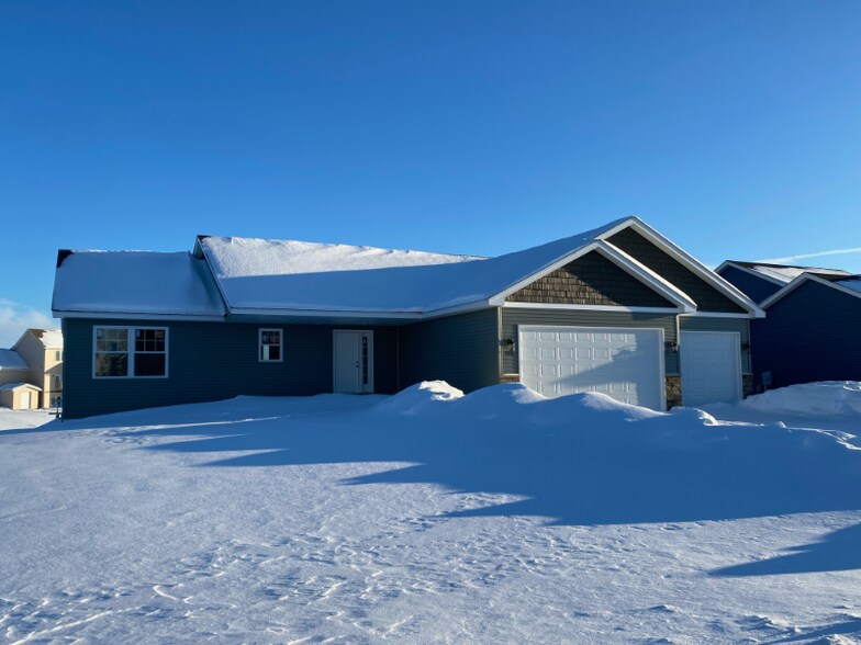 Building Photo - 906 Taft St S