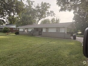 Building Photo - Completely remodeled 3 bedroom, 2 bath hom...