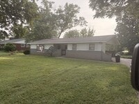 Building Photo - Completely remodeled 3 bedroom, 2 bath hom...