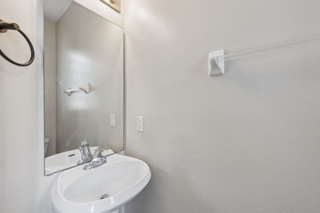 Building Photo - Spacious 3-Bedroom Townhome with Loft & Green-Space Views | Oviedo