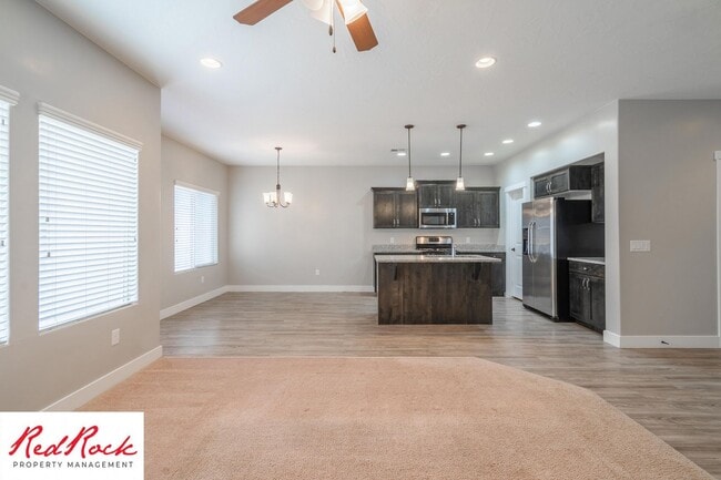 Building Photo - 4 Bedroom Spacious St. George Home with Large Backyard