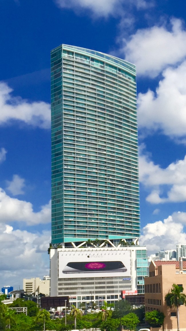 Most Moderen Building in Miami - 888 Biscayne Blvd