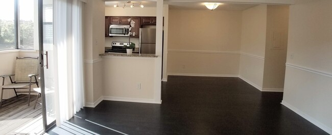 Building Photo - Beautiful second floor 1/1 Condo x Rent @ ...