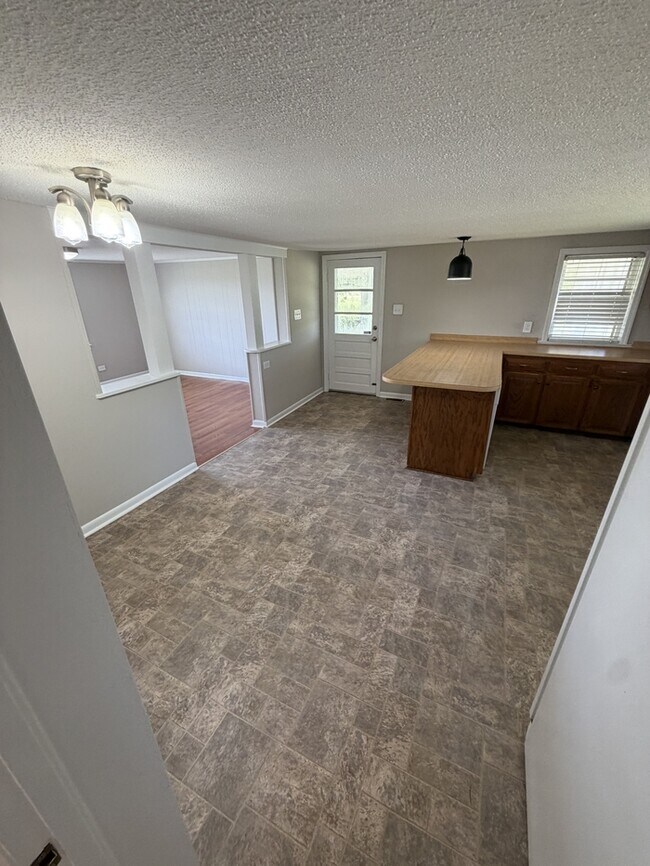 Building Photo - 2161 North Carolina 55