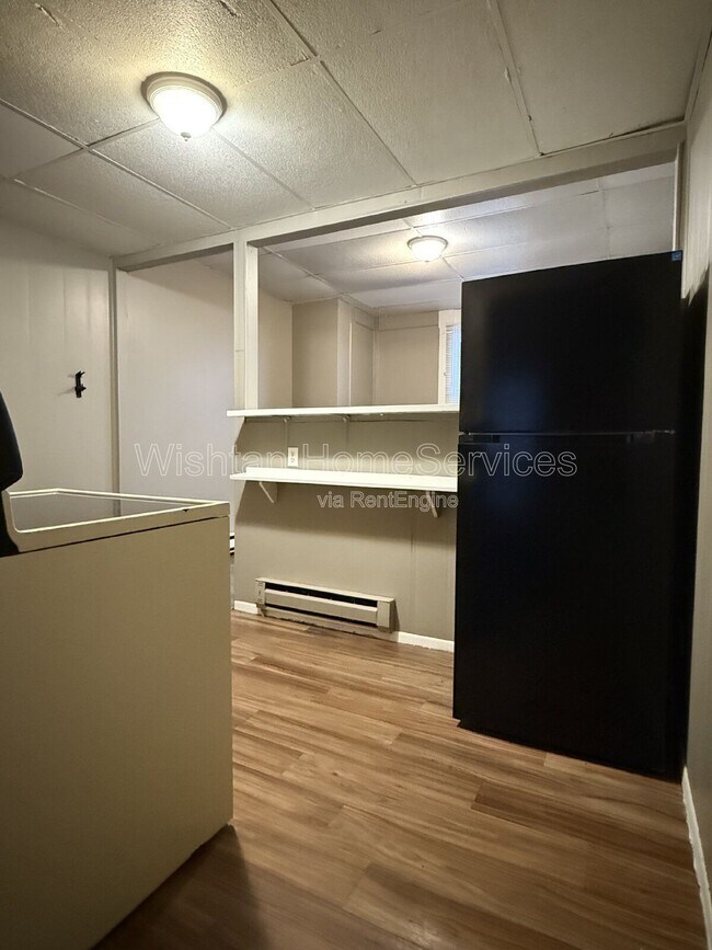 Building Photo - 429 N 8th St