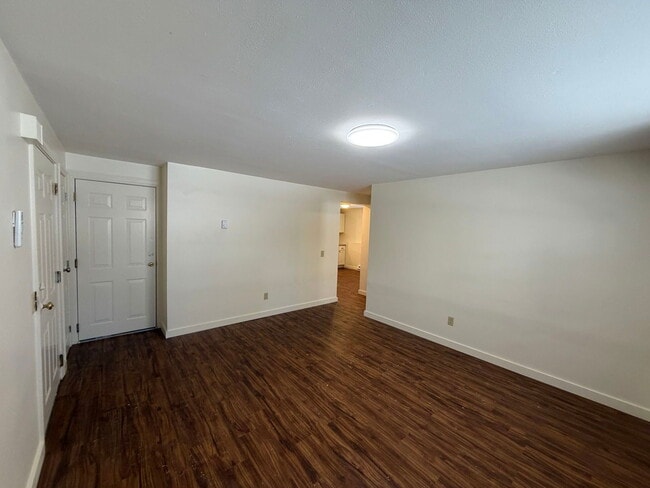 Building Photo - 12 Renarl Ave