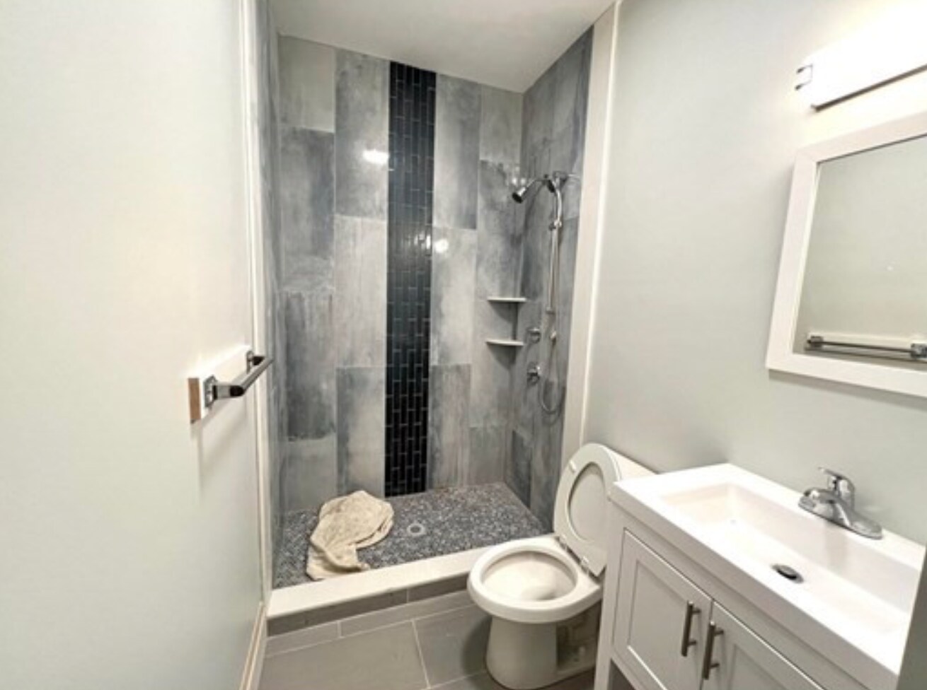 Building Photo - 171 Forest St