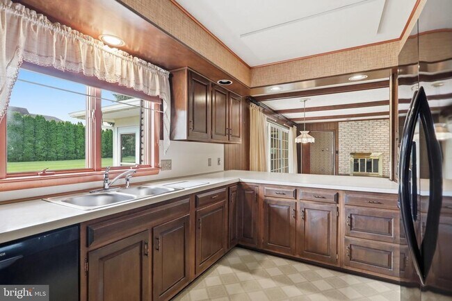 Building Photo - 11475 Pine Hill Dr