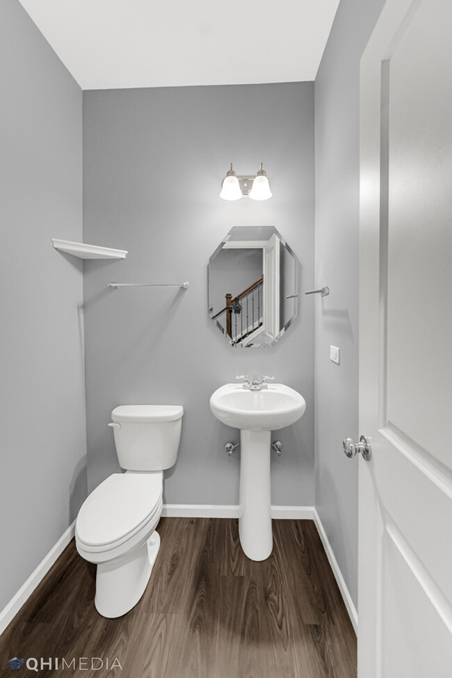 Building Photo - 597 Watercress Dr