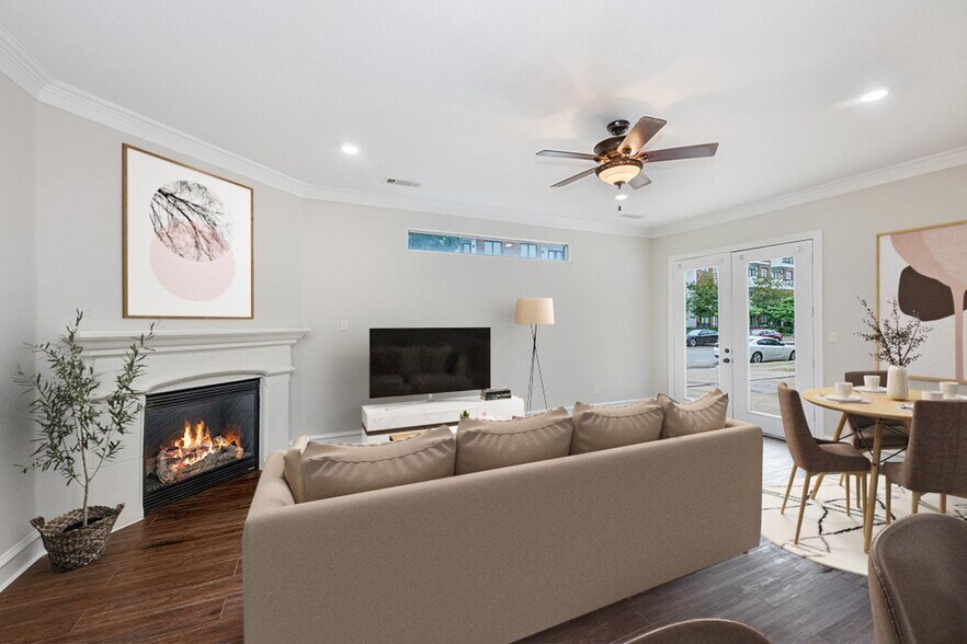 Building Photo - Gorgeous M Streets townhome with great rooftop deck