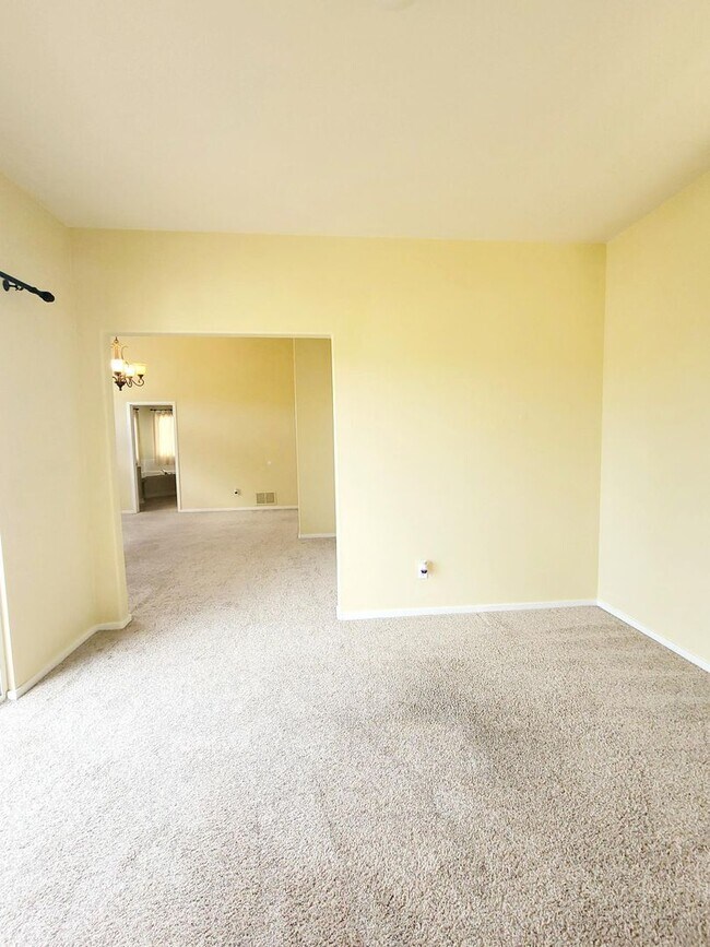 Building Photo - Boastful 3 Bedroom West Side home in gated...