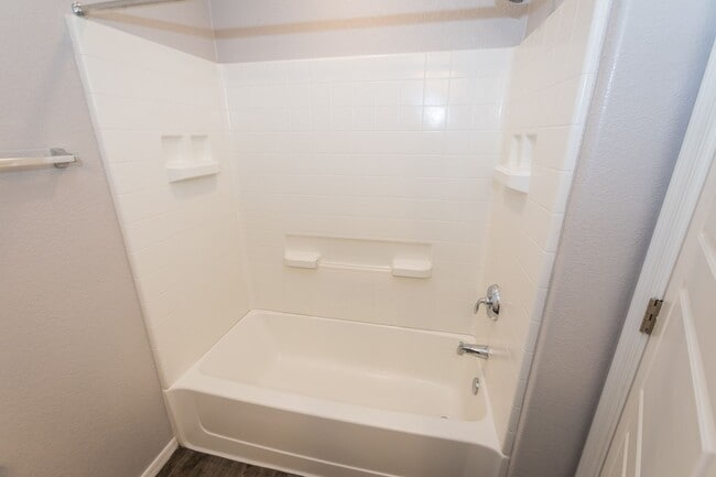 Building Photo - Beautiful 2-Story Home, 5 Bedroom, 3 Full ...