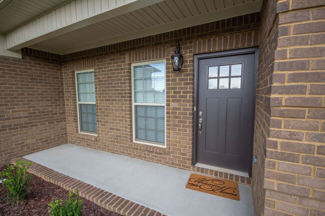 Building Photo - Home in Athens City! *HANDICAP ACCESSIBLE*