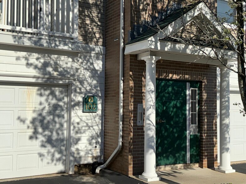 Building Photo - 102 Mill St
