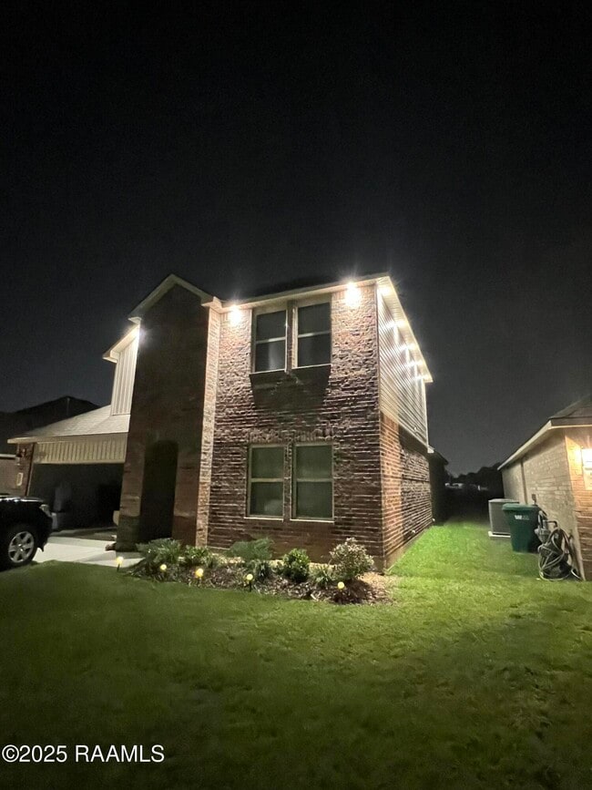 Building Photo - 200 Broussard Hl Dr