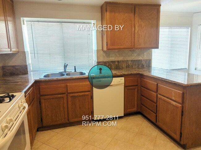 Building Photo - Spacious 3-Bed, 3-Bath Home in Riverside