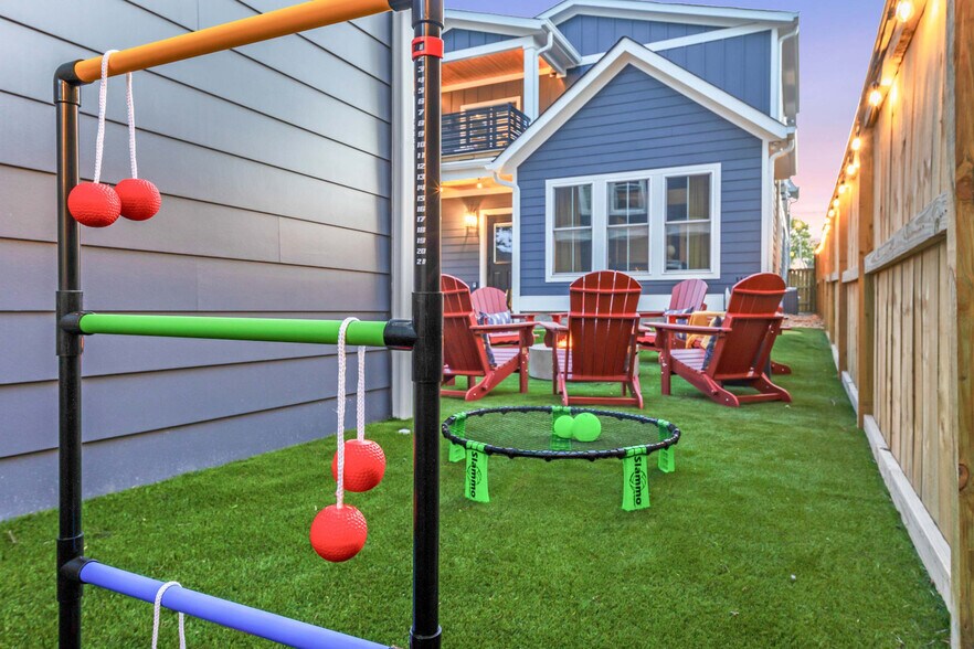 Building Photo - 930 Morrison St