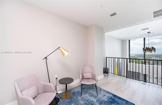 Building Photo - 121 NE 34th St