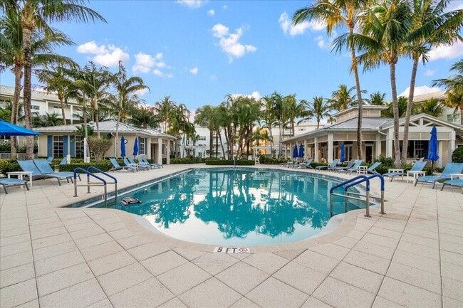 Building Photo - 143 Bay Colony Dr N