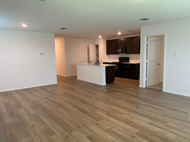 Building Photo - 5501 Lavender Dr