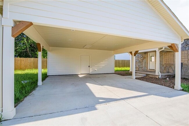 Building Photo - 717 N Mt Olive St