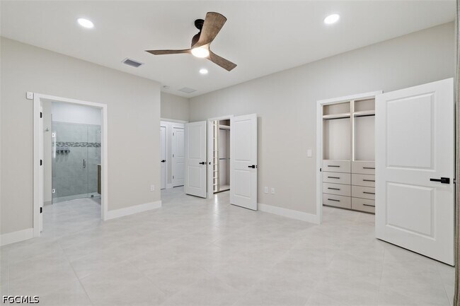 Building Photo - 5069 Penella Ave
