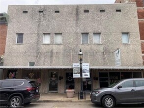 Building Photo - 621 Main St