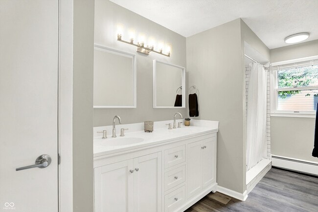 Building Photo - 303 E 4th St