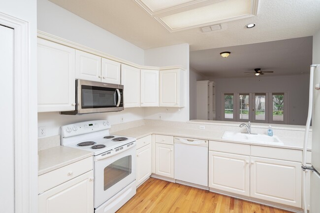 Building Photo - 121 Tide Watch Dr