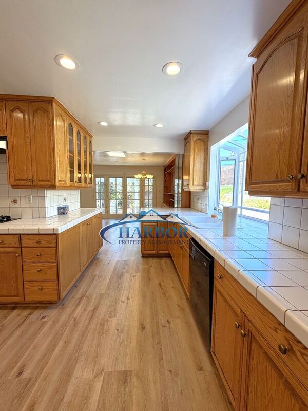 Building Photo - 2028 Elberon Ave