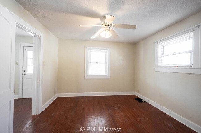 Building Photo - "Charming 2-Bed Home with Gleaming Hardwoo...