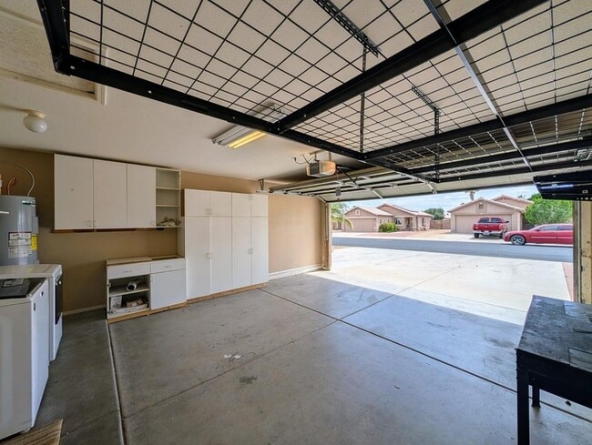 Building Photo - 15746 W Elm St