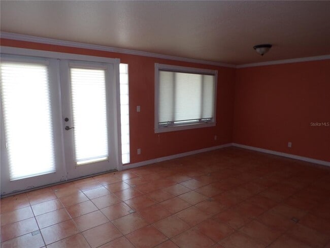 Building Photo - 270 Belaire Ct