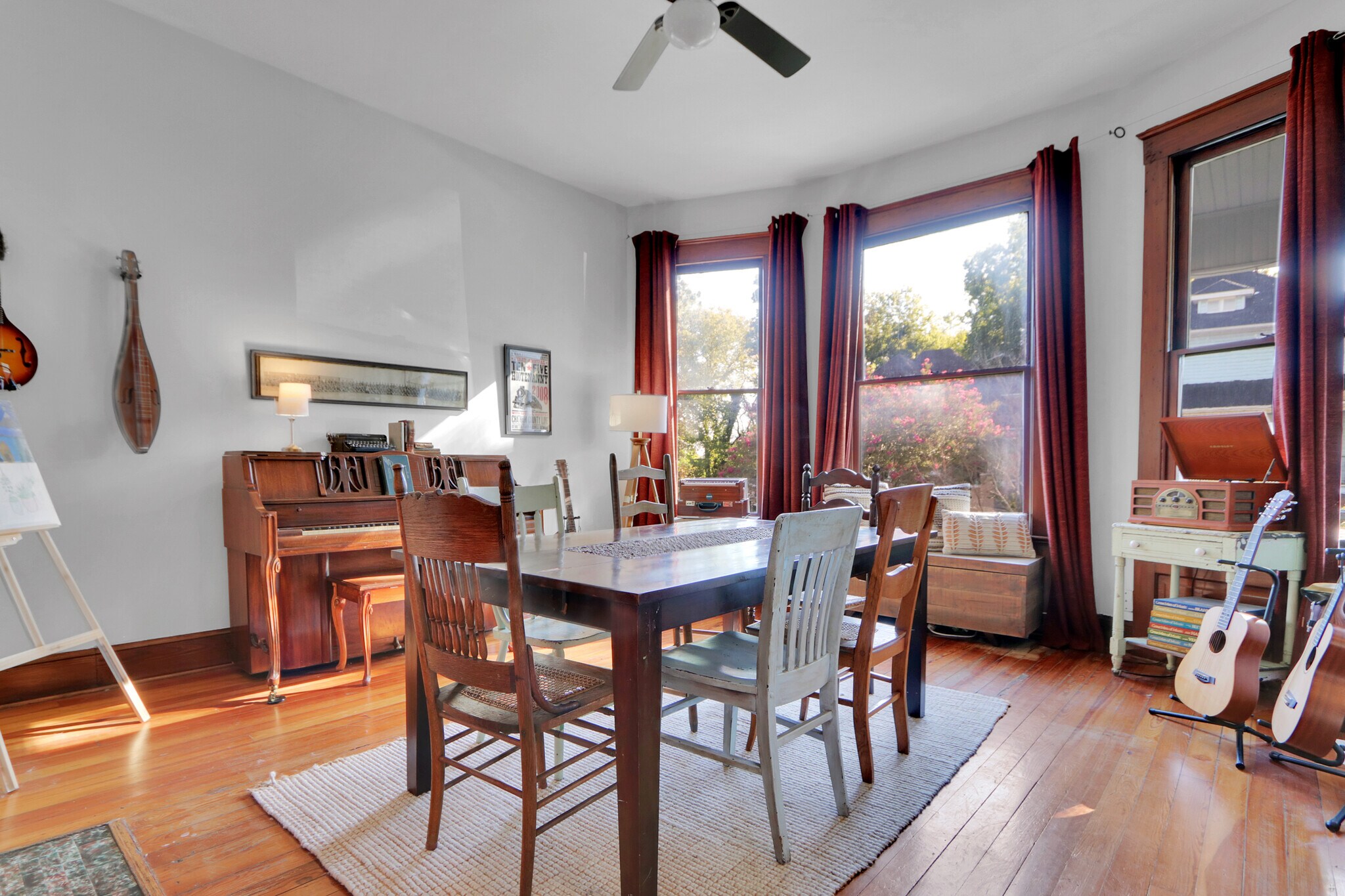 Building Photo - 1027 Eleanor St