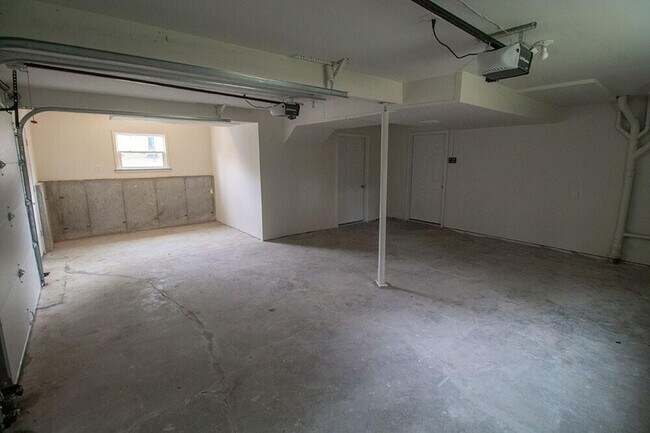 Building Photo - 1909 Newton Dr