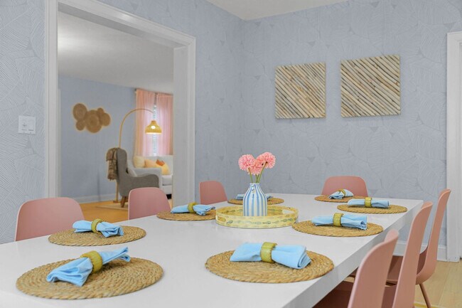 Building Photo - 522 31st St W