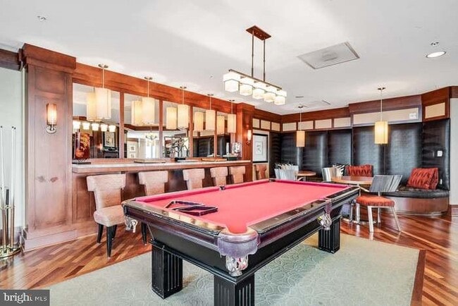 Building Photo - 8220 Crestwood Heights Dr