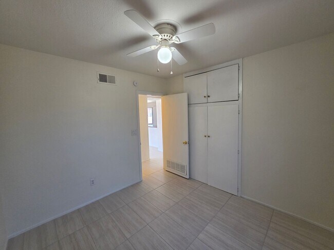 Building Photo - 1243 N Oleander St
