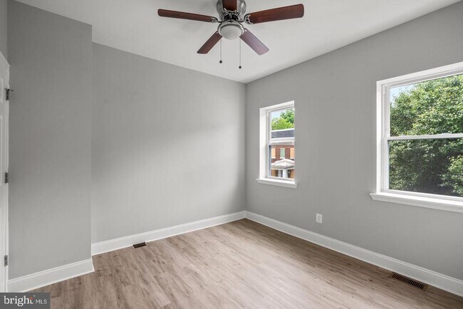 Building Photo - 3914 Ridgewood Ave