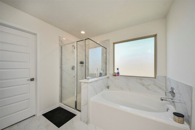 Building Photo - 4852 Sun Fls Dr