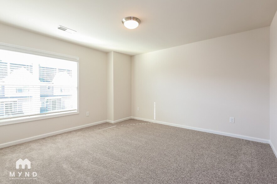 Building Photo - 10 Apricot Ln