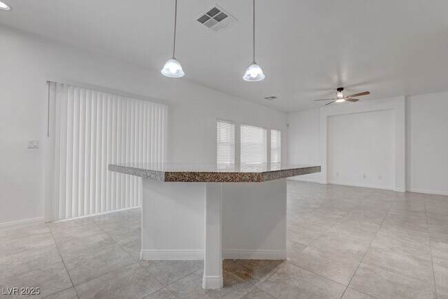 Building Photo - 6027 Gordon Creek Ave