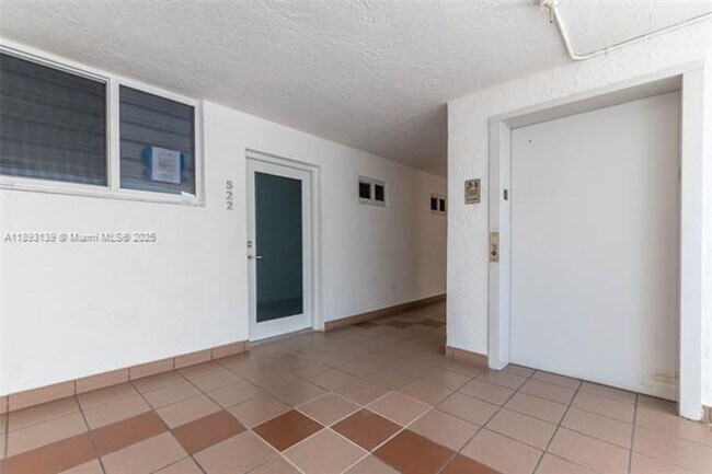 Building Photo - 1665 Bay Rd