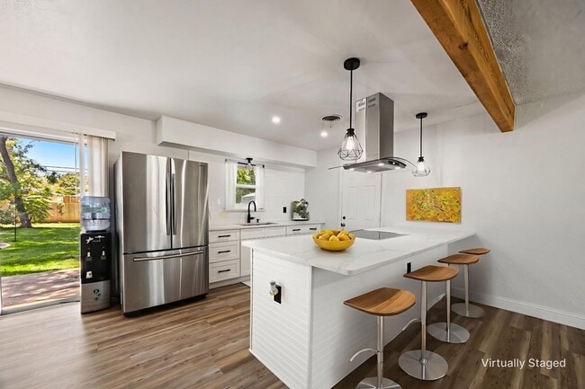 Building Photo - 404 E Alexander Ln