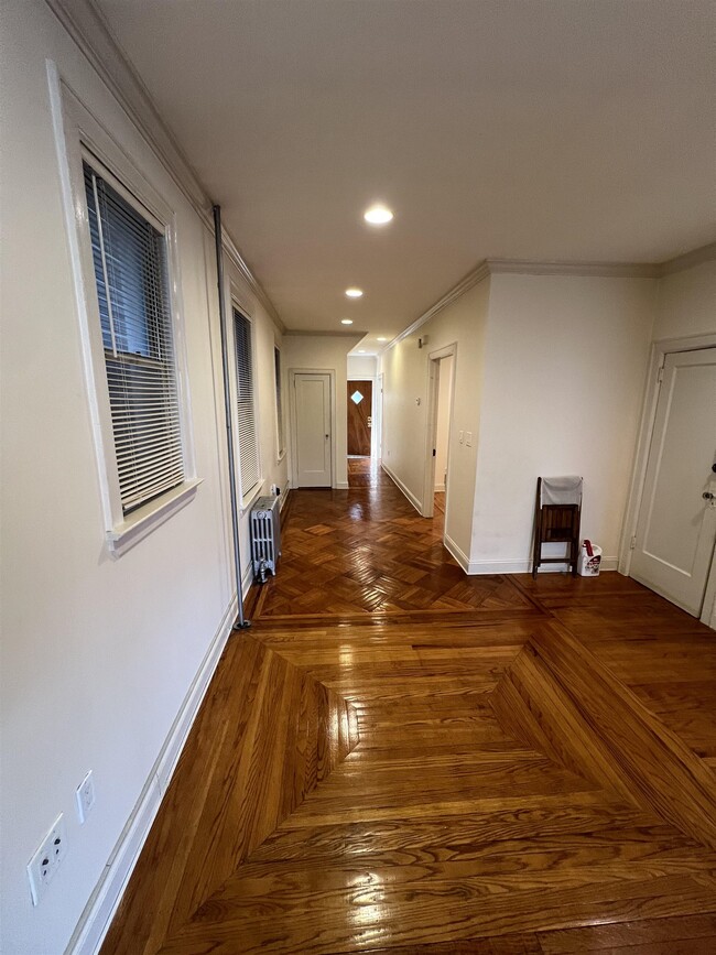 Building Photo - 96 Bartholdi Ave