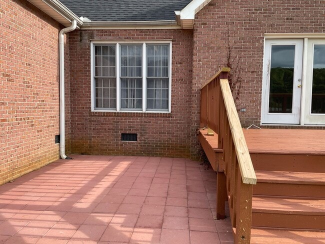 Building Photo - Immaculate House is Established Neighborhood